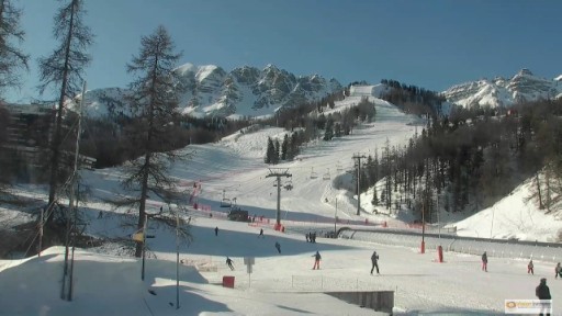 Vars La Foret Blanche Ski Resort webcam