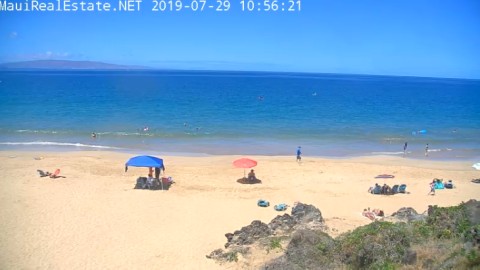 Maui Charley Young Beach webcam